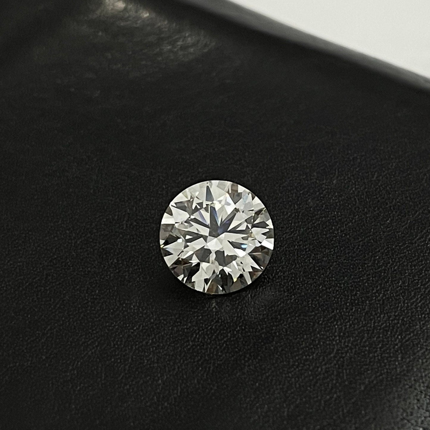 3.00 Ct Brilliant Round Cut E / VS IGI Lab Grown Diamond