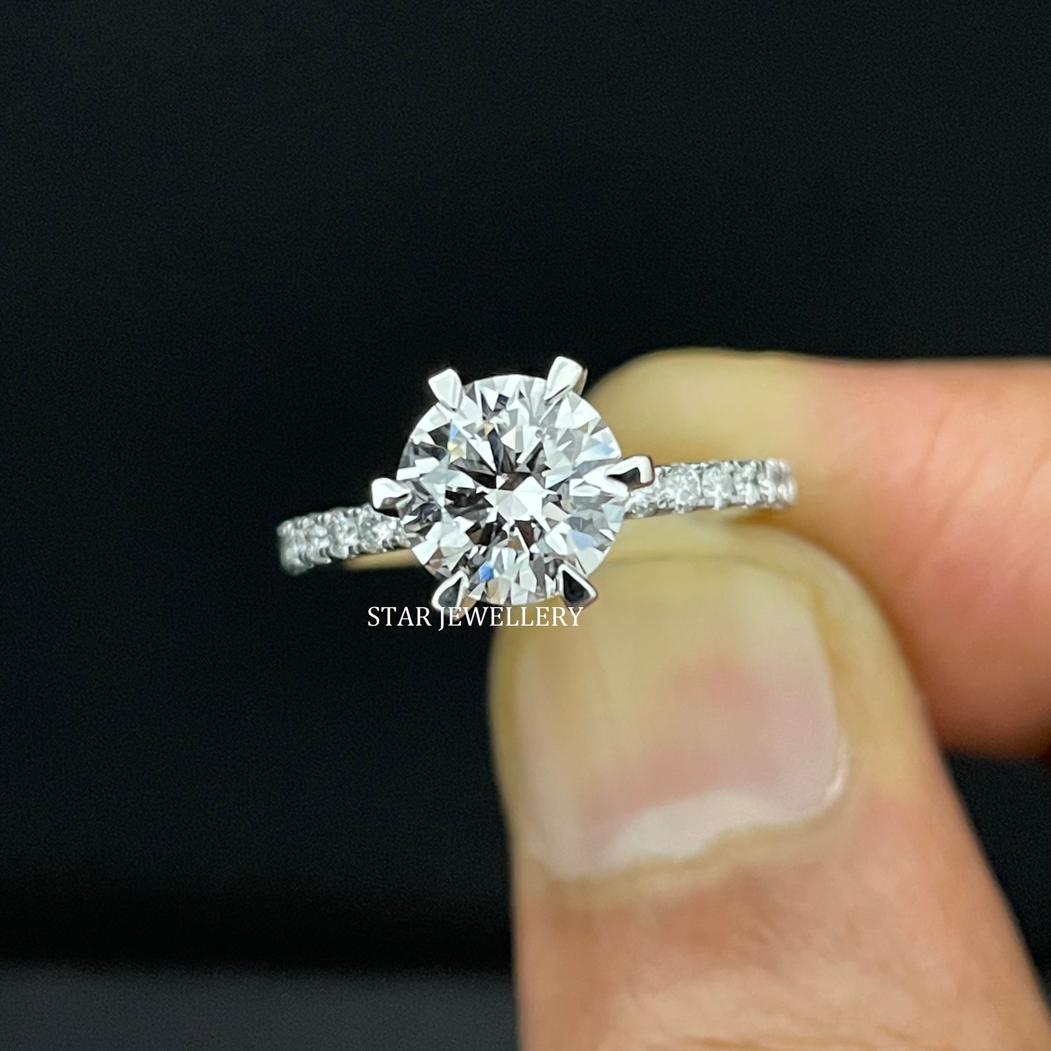 2.00 CT Round Cut Colorless Moissanite Ring