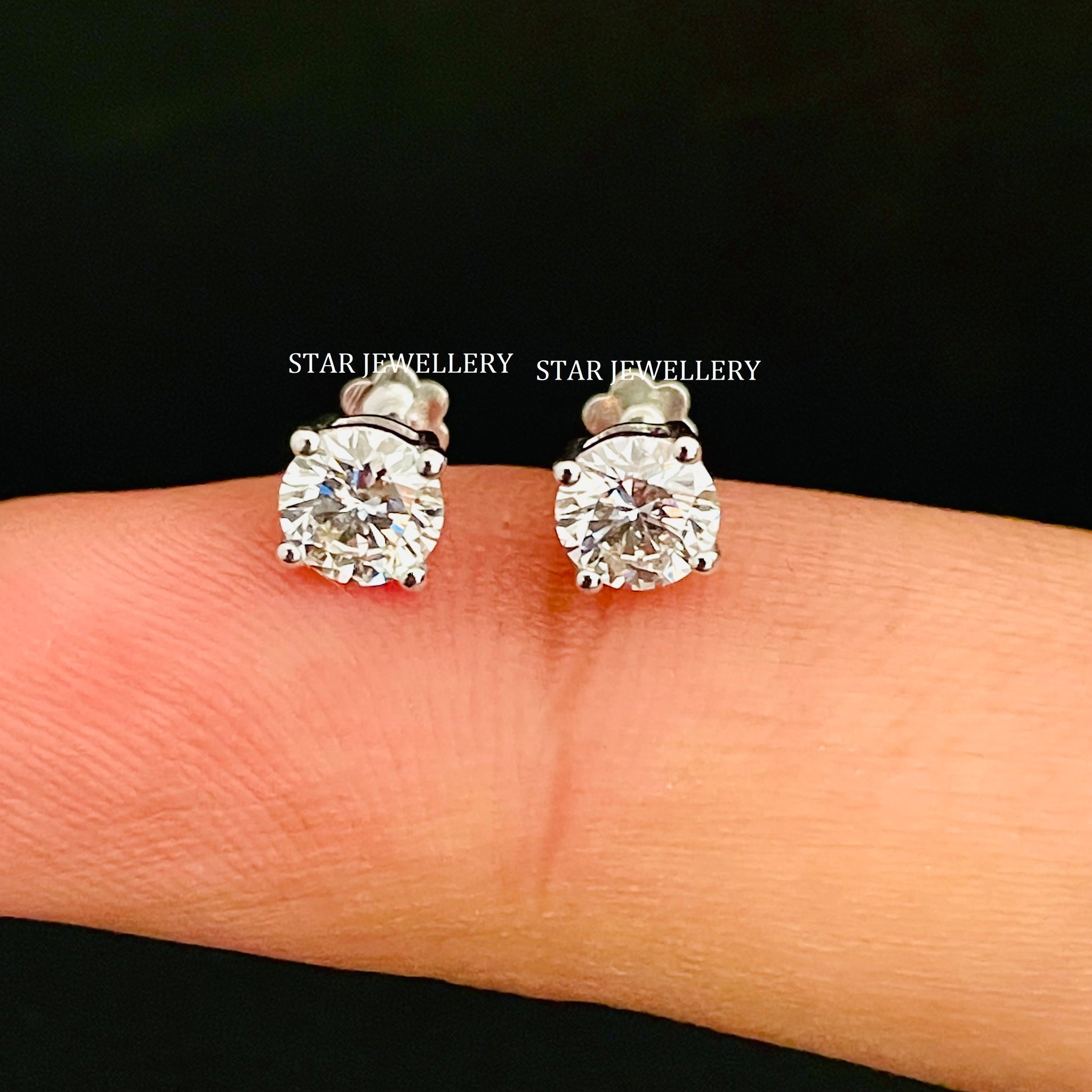 0.50 Ct Moissanite Unisex Studs Earring