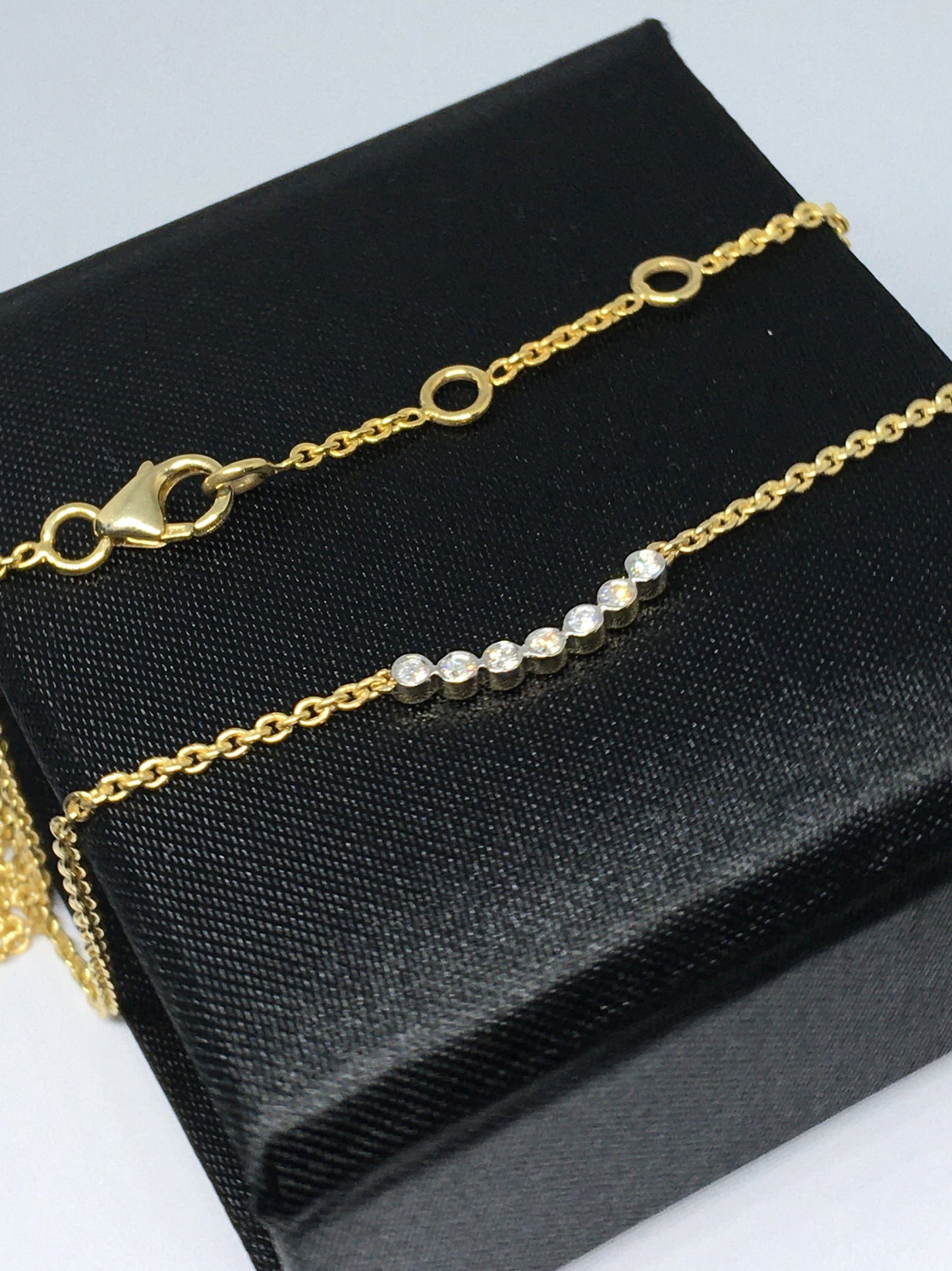 14K Gold Seven Round Cut Diamond Row Pendant Necklace