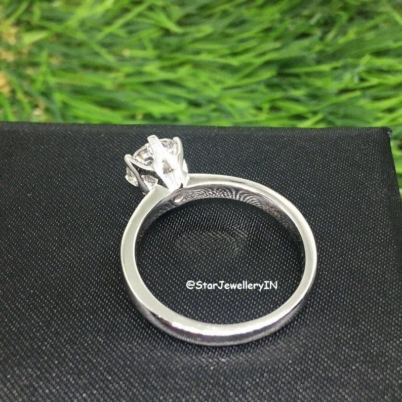 1.25 CT Round Cut Colorless Moissanite Ring