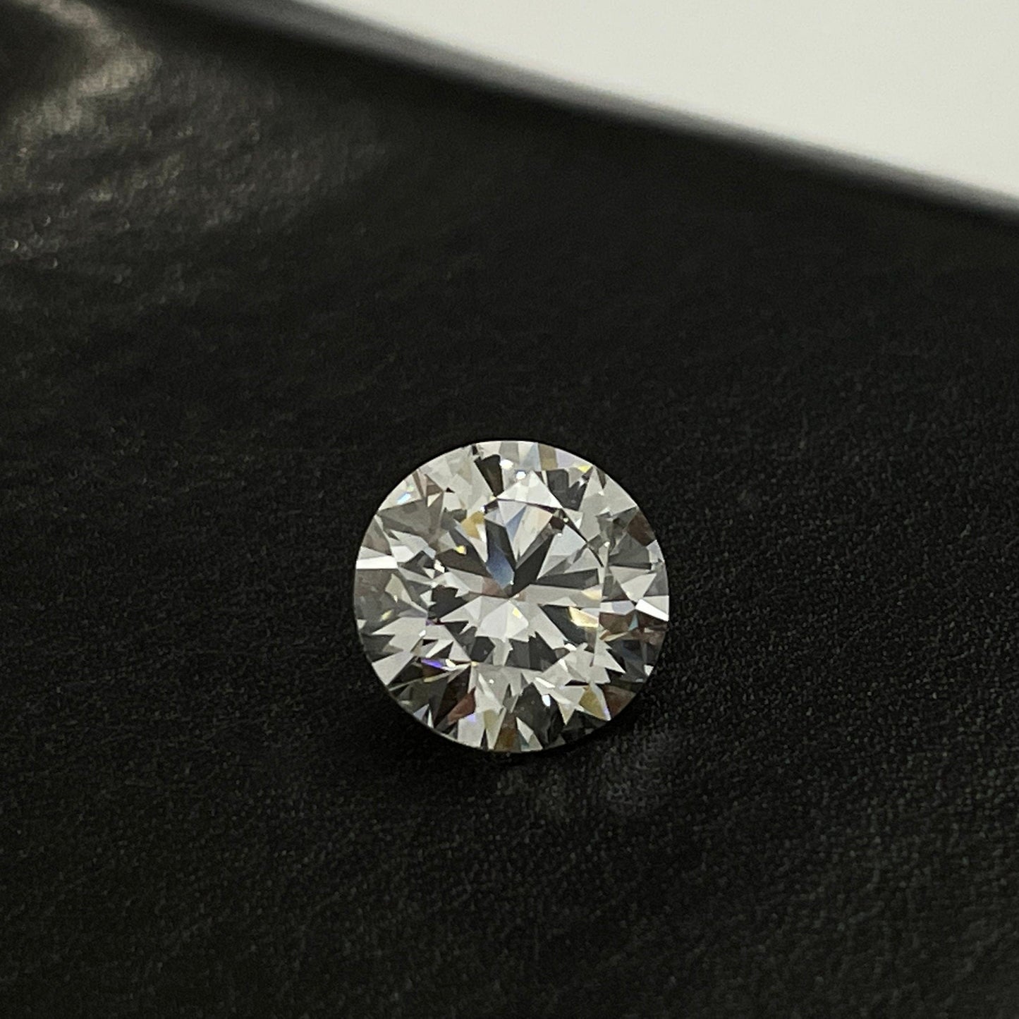 3.00 Ct Brilliant Round Cut E / VS IGI Lab Grown Diamond
