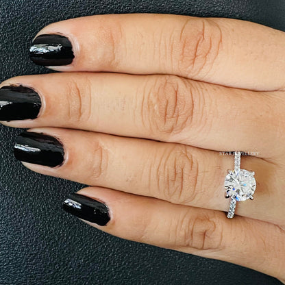 2.00 Ct Colorless Round Cut Moissanite  Ring