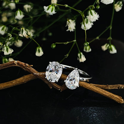 Toi Et Moi Pear Cut and Oval Cut Lab Grown Diamond Engagement Ring