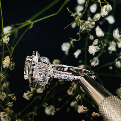 Brilliant Round Cut Three Stone Moissanite Engagement Ring