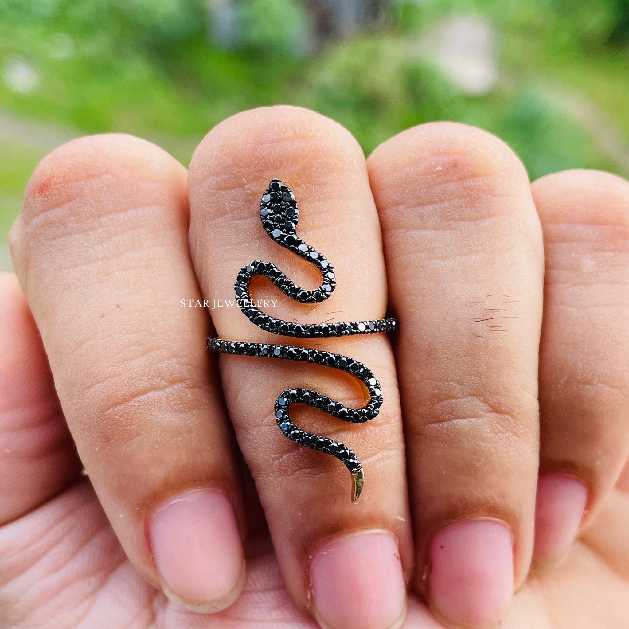 Natural Black Diamond Soldi Gold Serpentis Ring