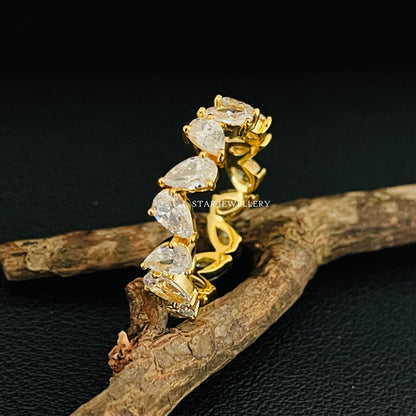 Colorless Pear Shape Moissanite Zig Zag Matching Wedding Band