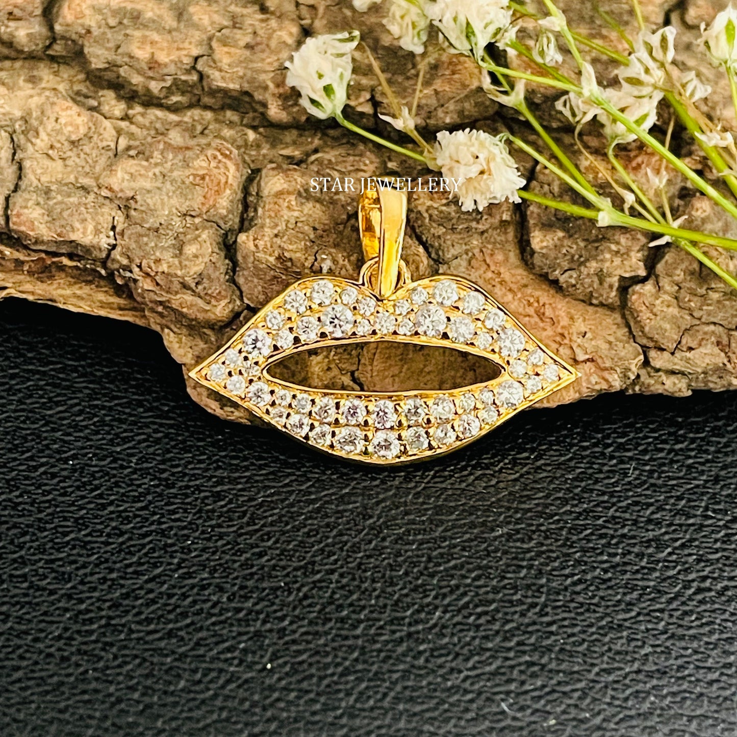 14K Solid Gold Lips Pendant with Natural Diamonds
