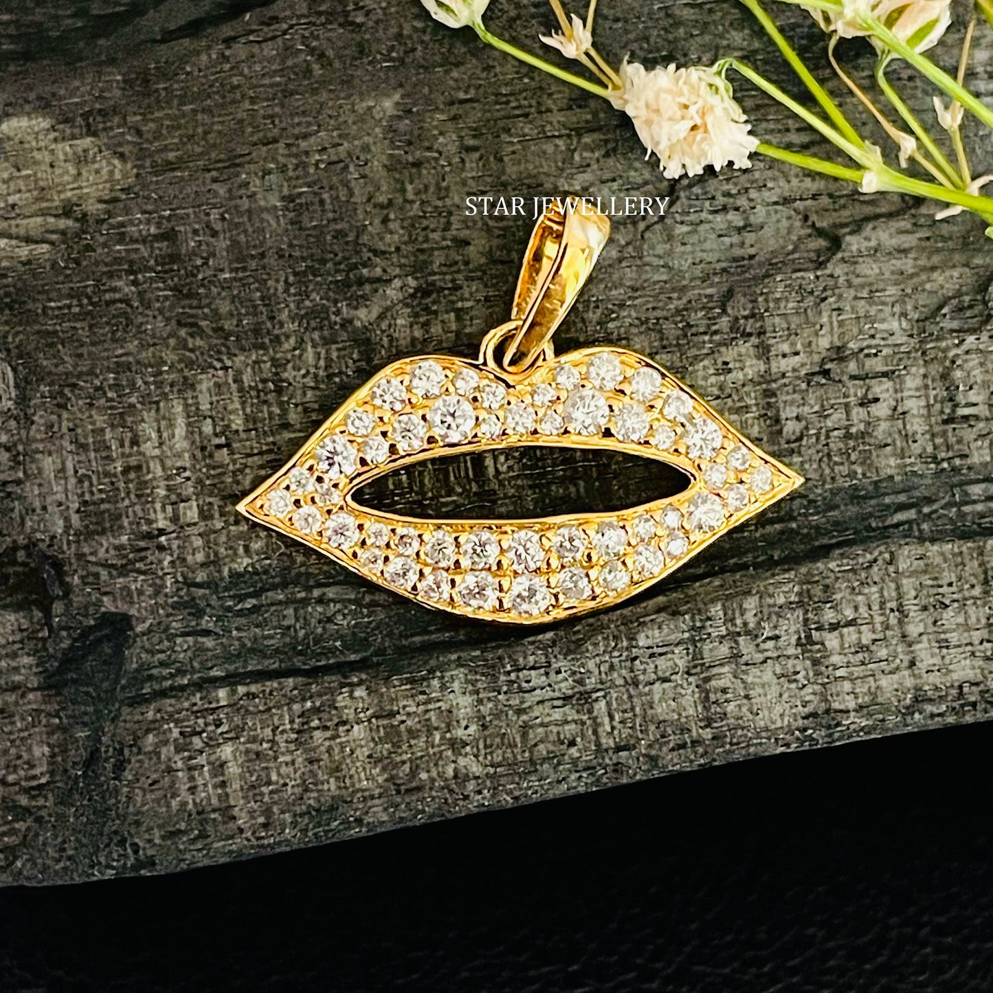 14K Solid Gold Lips Pendant with Natural Diamonds