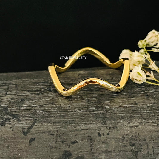Zig Zag Wavy Solid Gold Ring