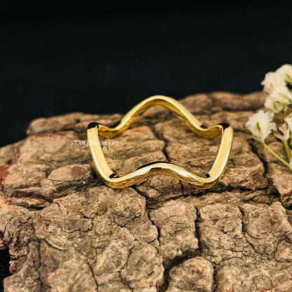 Zig Zag Wavy Solid Gold Ring