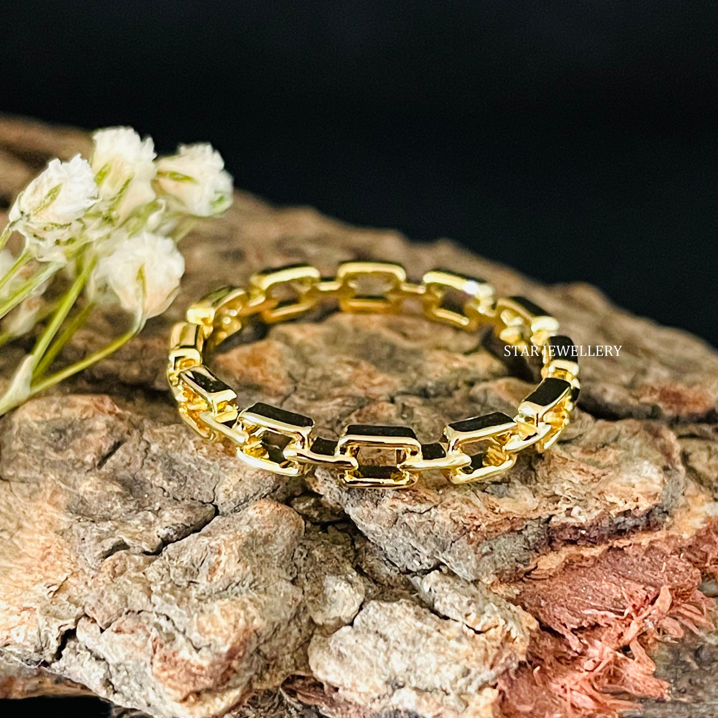 Everyday Wear Solid Gold Plain Link Ring