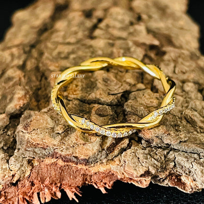 Solid Gold Dainty Twist Ring
