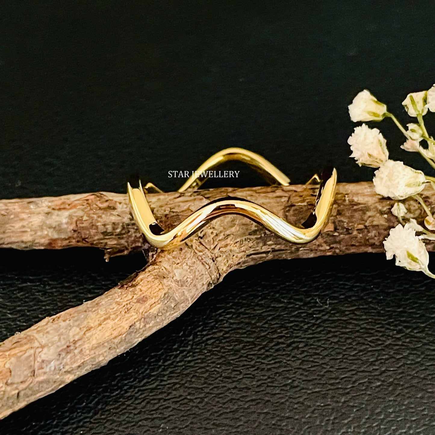 Zig Zag Wavy Solid Gold Ring