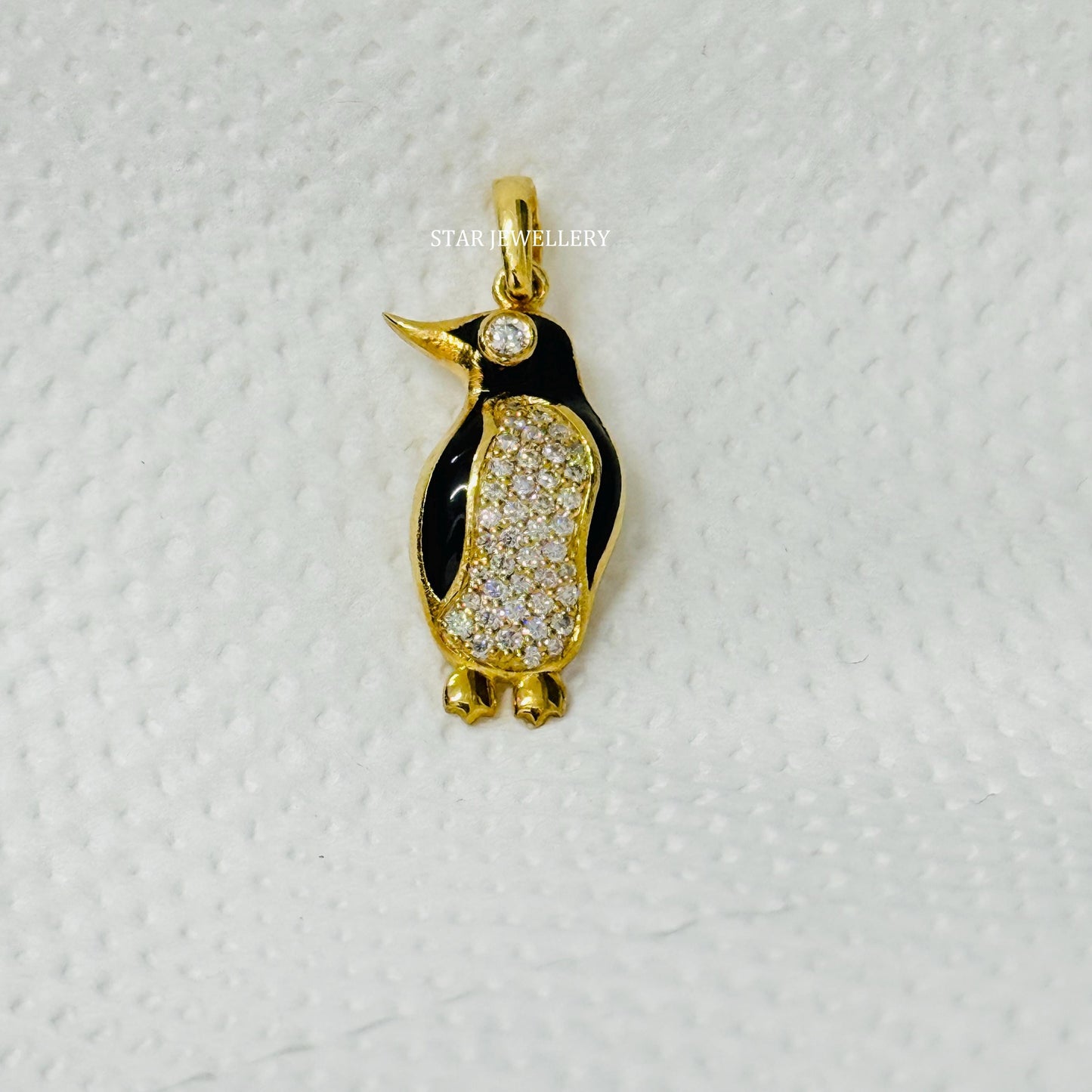 Natural Diamond Soldi Gold Penguin Pendant