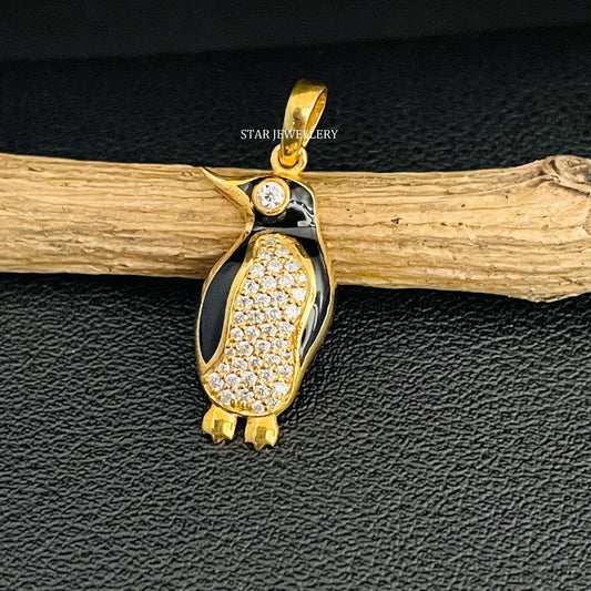 Natural Diamond Soldi Gold Penguin Pendant