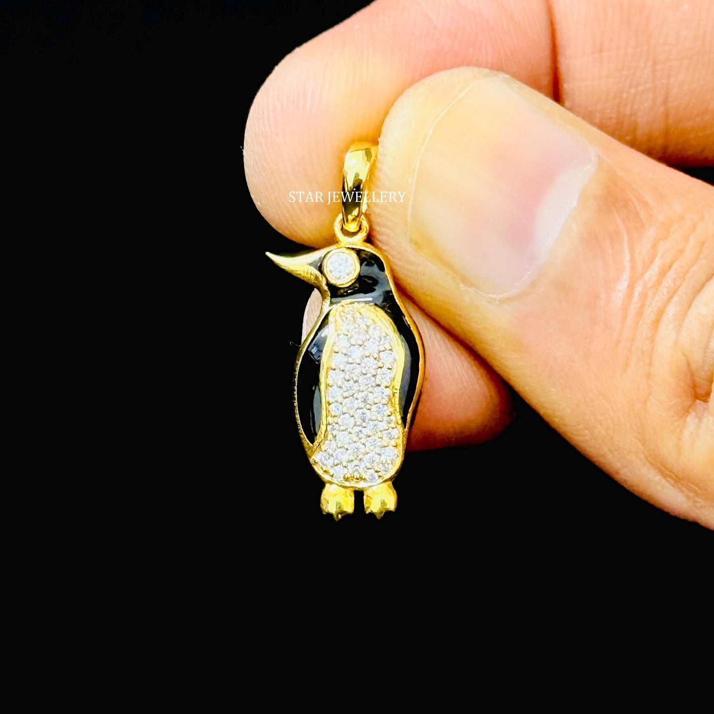 Natural Diamond Soldi Gold Penguin Pendant