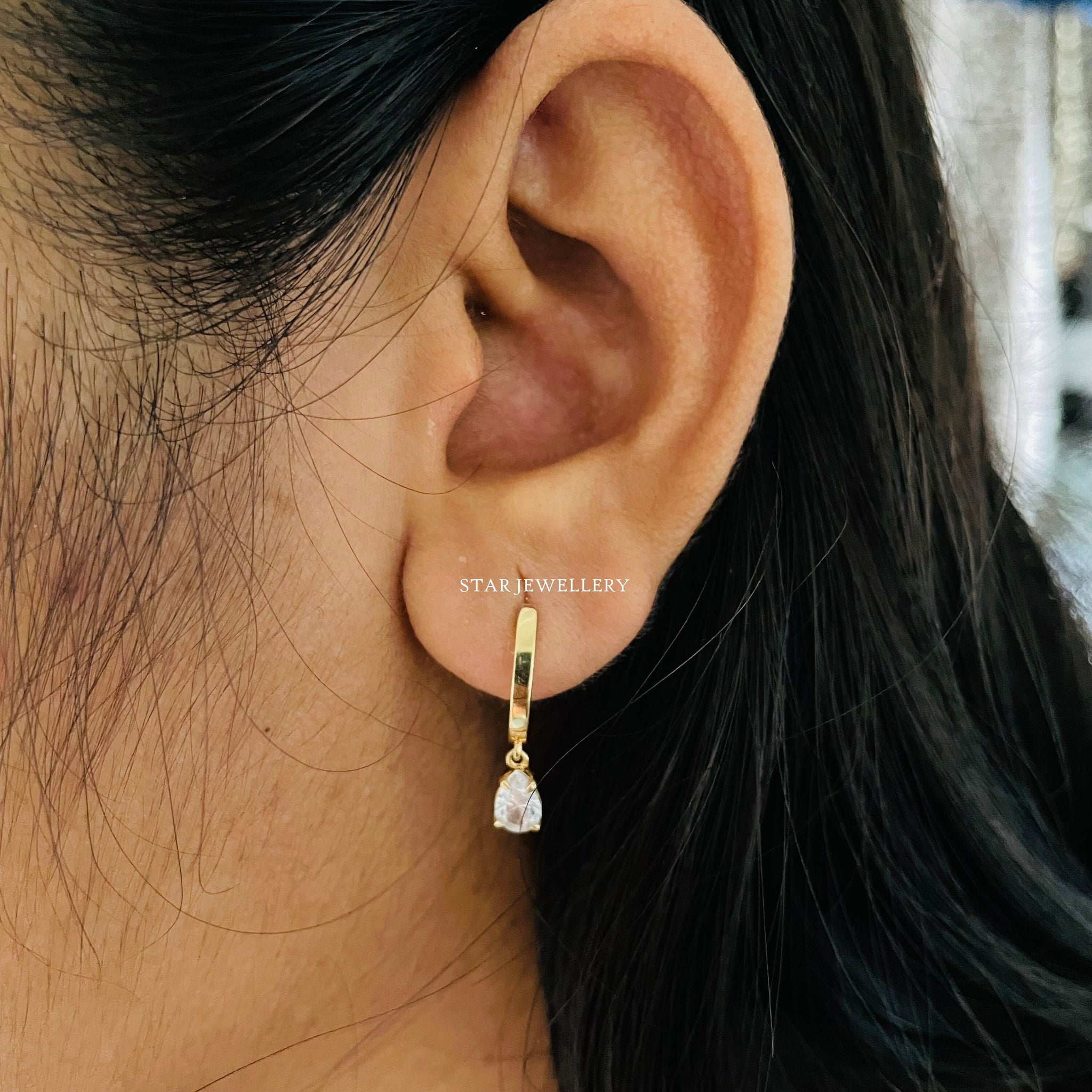 Pear Drop 14K Solid Gold Moissanite Earring, Tear Drop Earring avec Moissanite Diamond, Moissanite Gold Hoop, Tear Drop Gold Hoop Earring