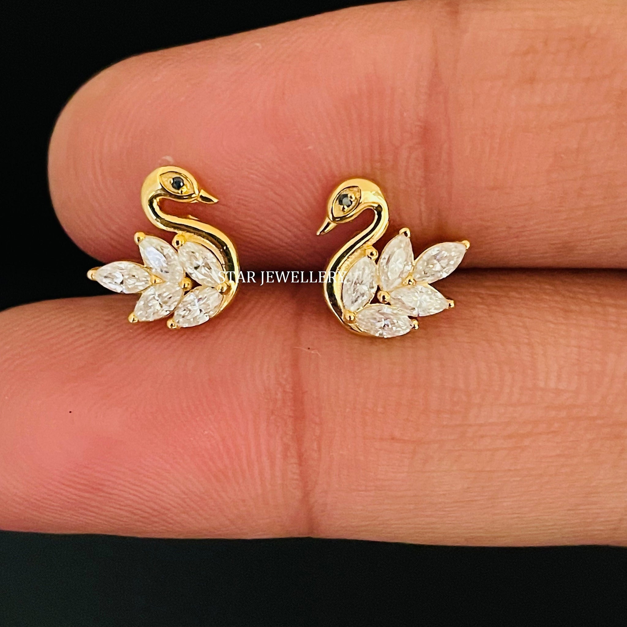 Boucles d'oreilles Diamond Bird Stud, 14K Solid Gold Natural Marquise Cut Diamond Swallow Earring, Solid Gold Bird Pair Earring pour elle, Cadeau pour elle