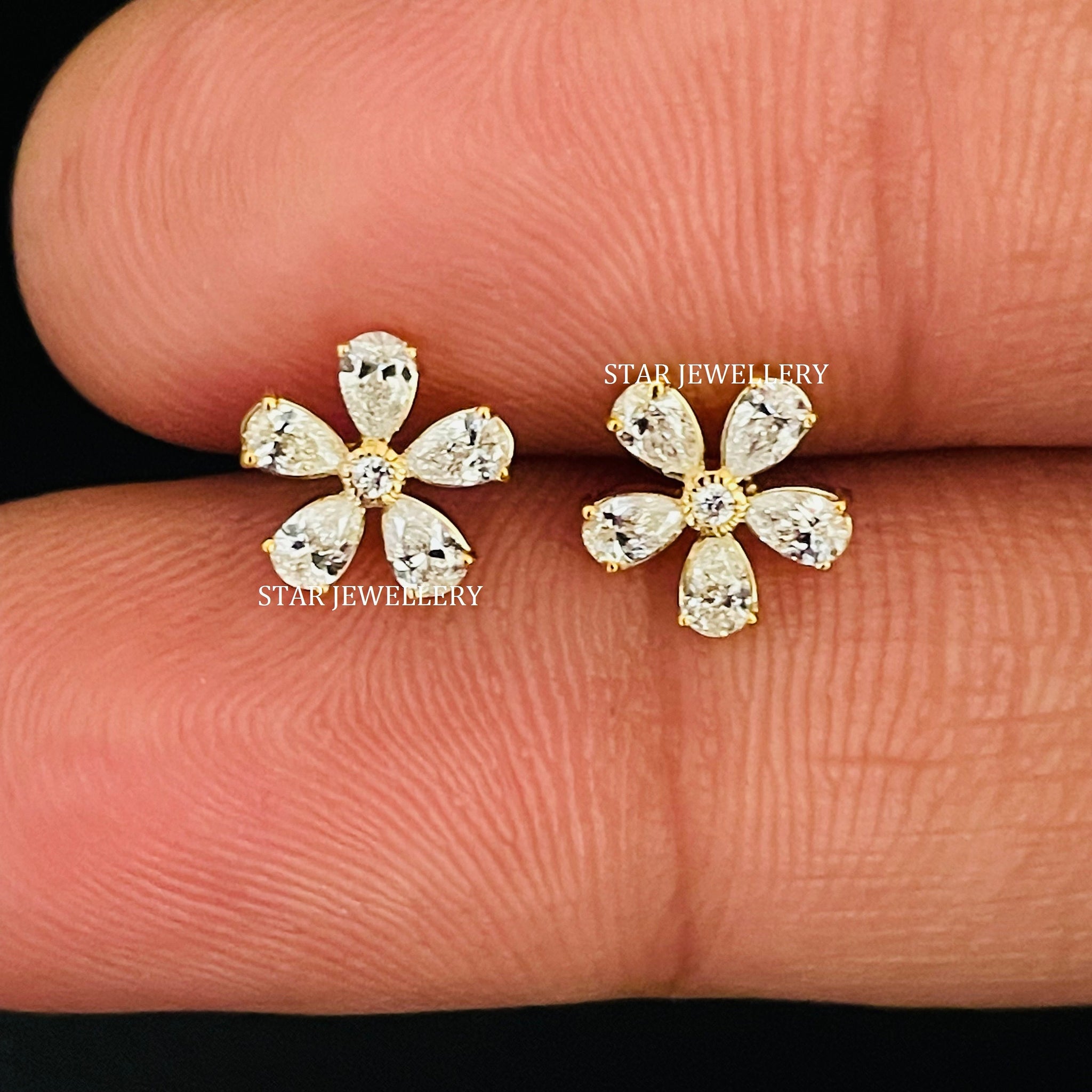 Boucles d'oreilles à tige de fleur de diamant en forme de poire, boucle d'oreille de trèfle en diamant naturel taillé en poire, boucle d'oreille Miligrain de fleur de diamant naturel en or massif 14K