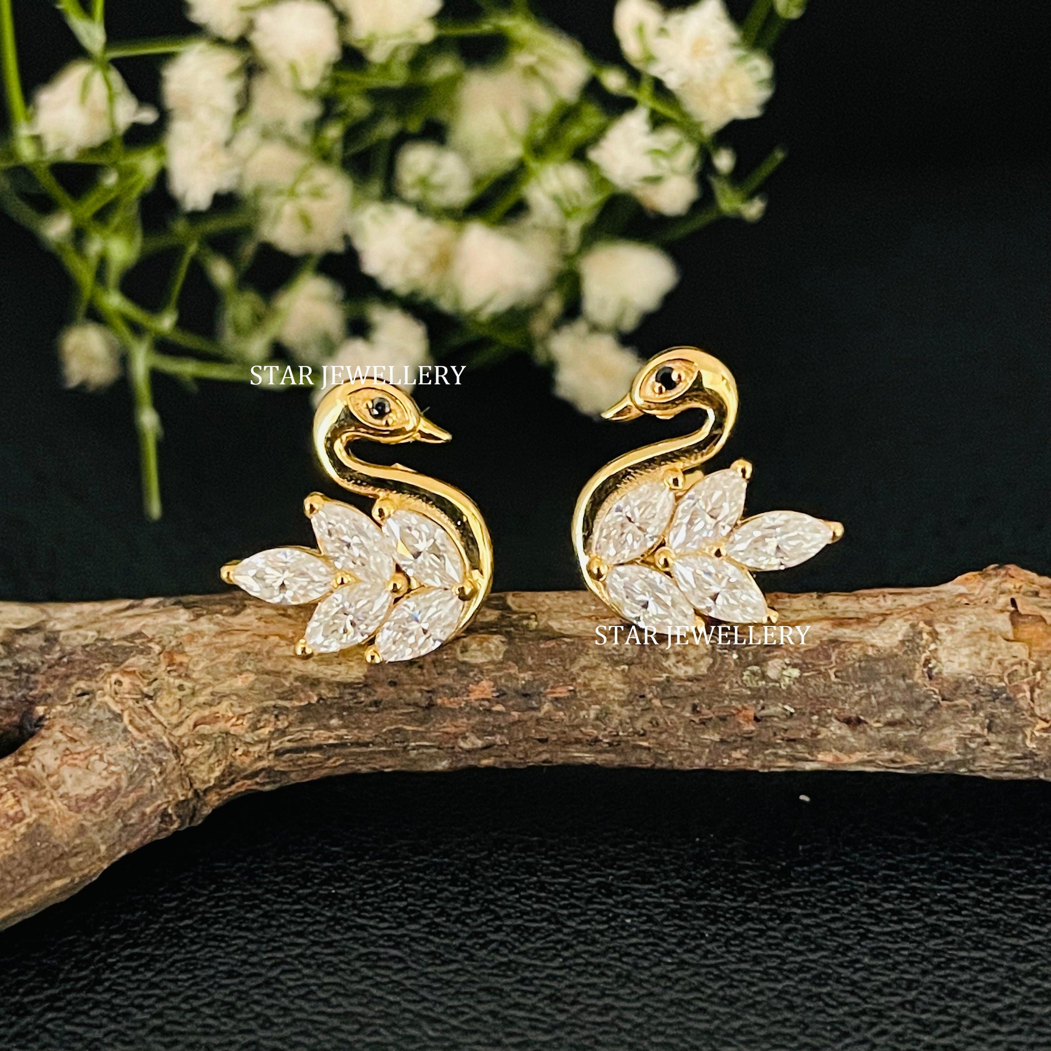 Boucles d'oreilles Diamond Bird Stud, 14K Solid Gold Natural Marquise Cut Diamond Swallow Earring, Solid Gold Bird Pair Earring pour elle, Cadeau pour elle
