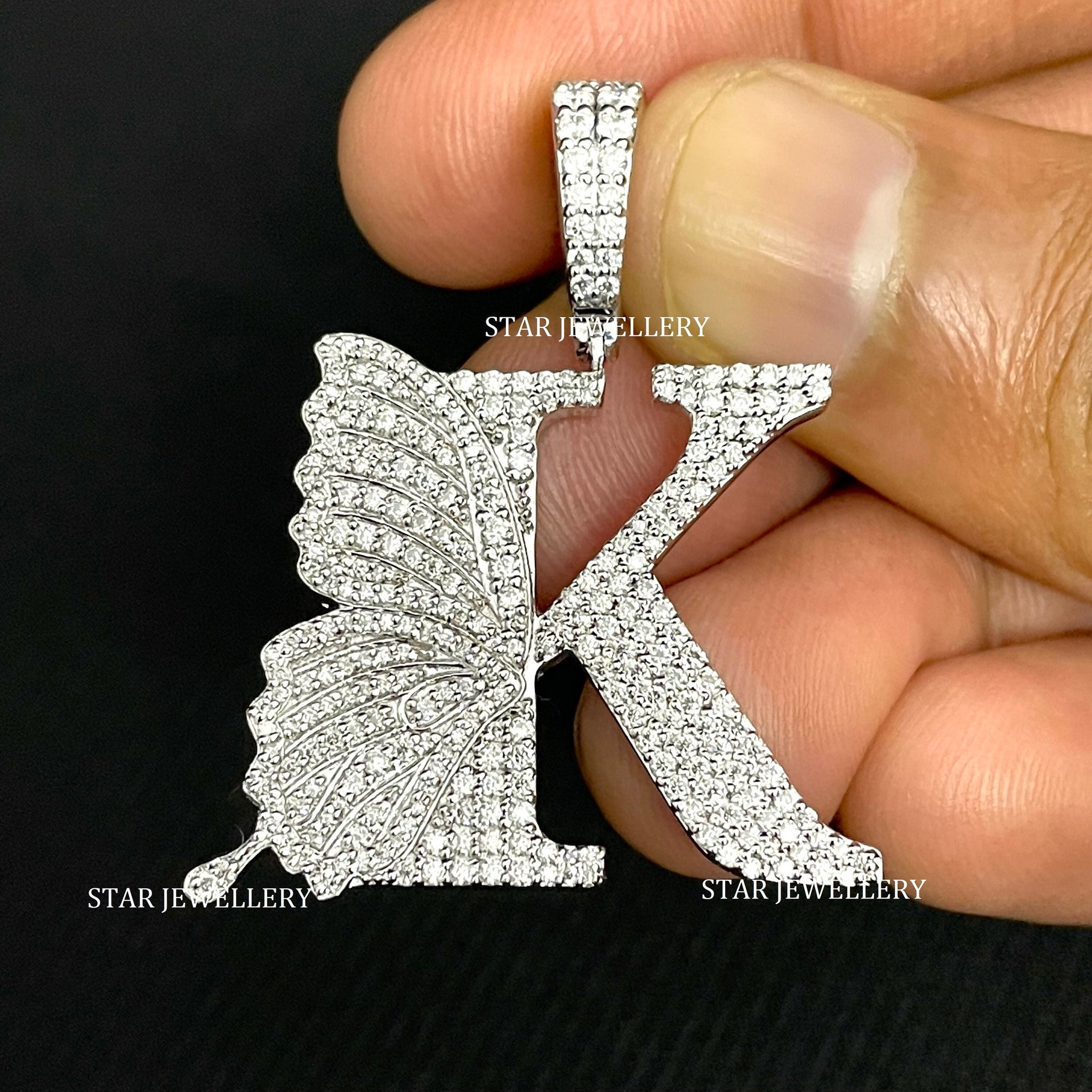 Pendentif lettre diamant avec ailes de papillon, pendentif lettre Moissanite personnalisé, pendentif lettre K avec ailes, pendentif lettre personnalisé aile d'ange