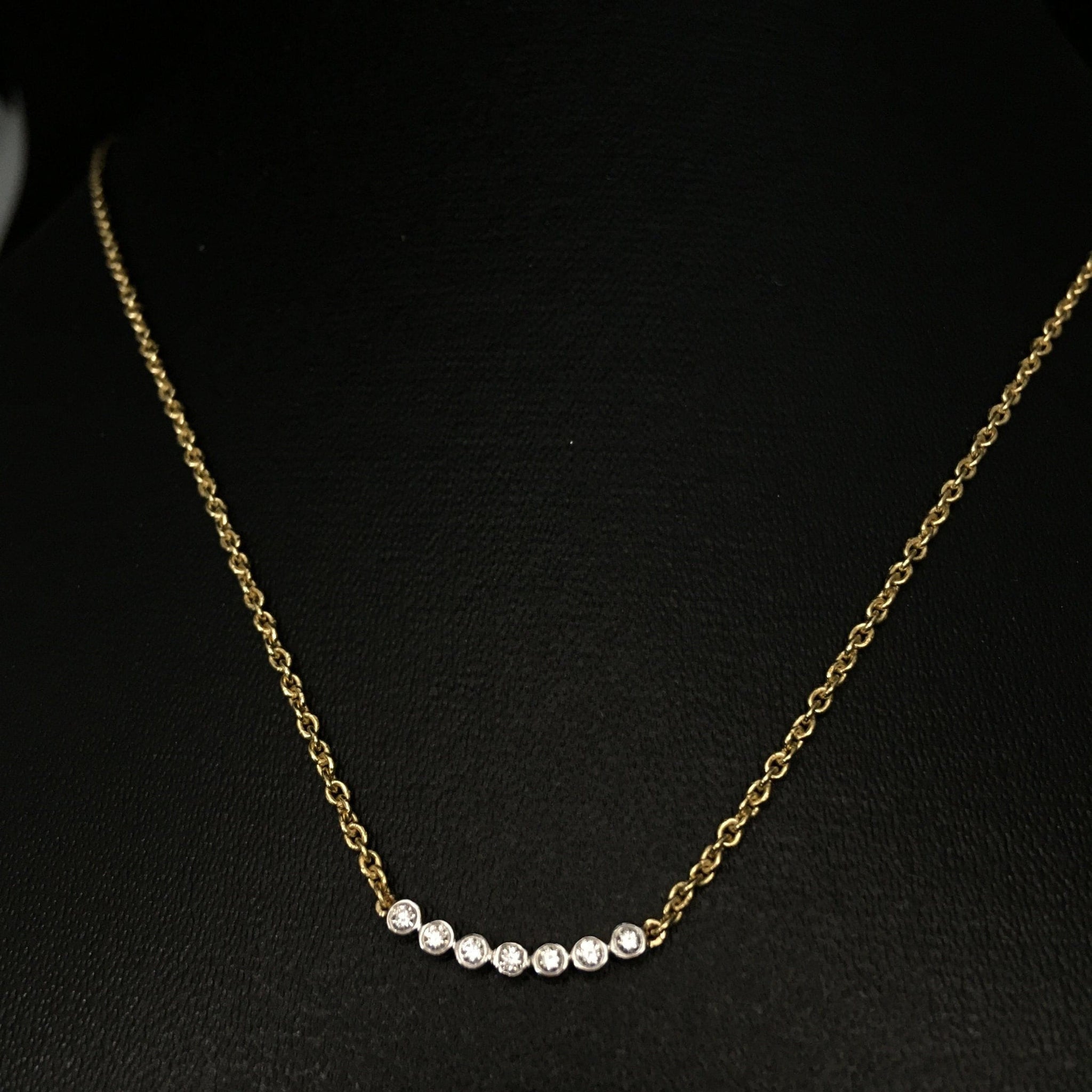14K Gold Seven Round Cut Diamond Row Pendentif Collier / Seven Dainty Diamond Necklace / Row Diamond Bezel Set Necklace / Charm Necklace